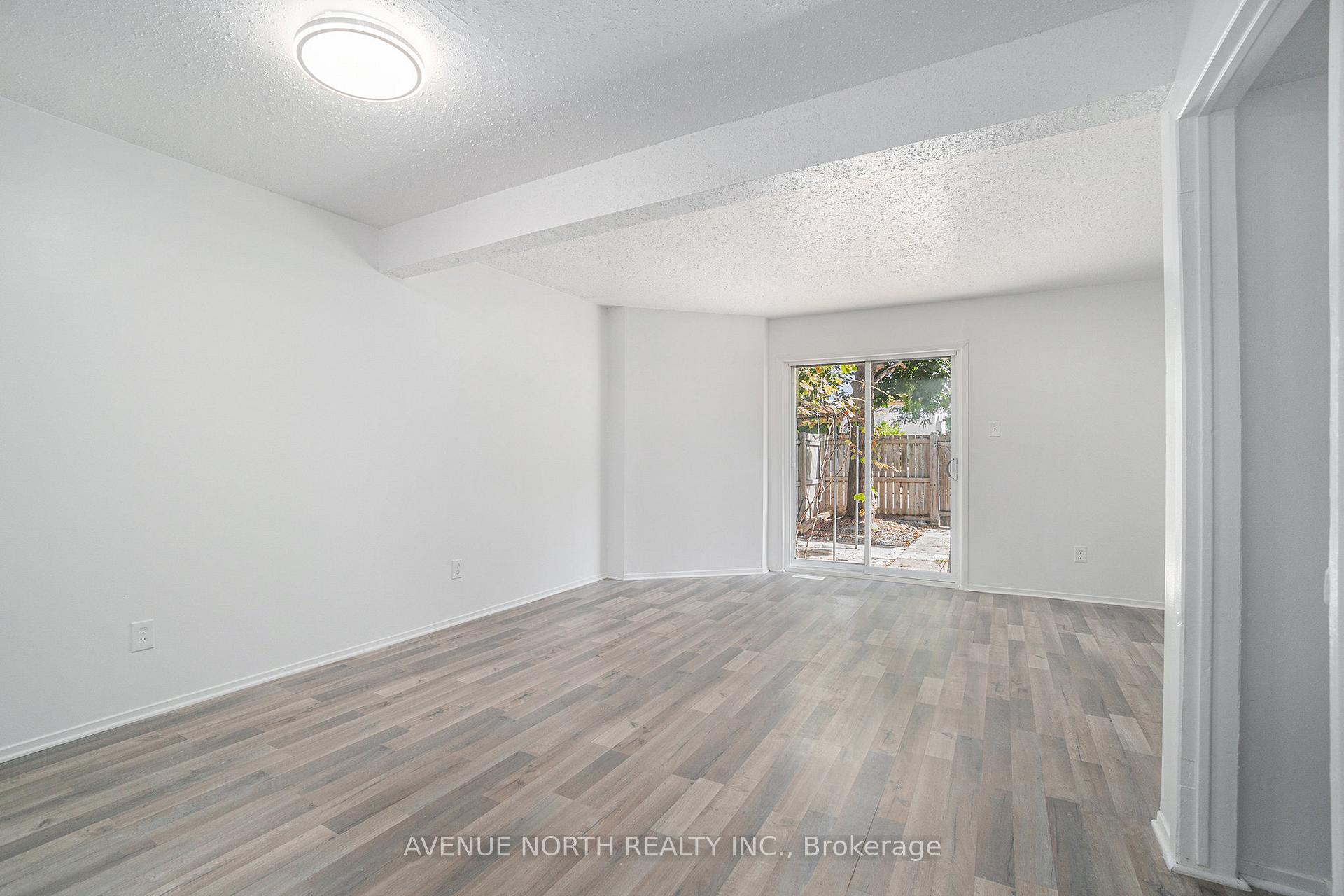 Photo 7 of 1747 Dondale St Street, Ottawa, Pineview — HOMEH