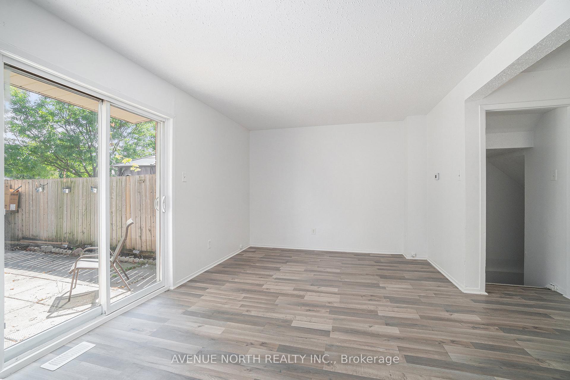 Photo 11 of 1747 Dondale St Street, Ottawa, Pineview — HOMEH