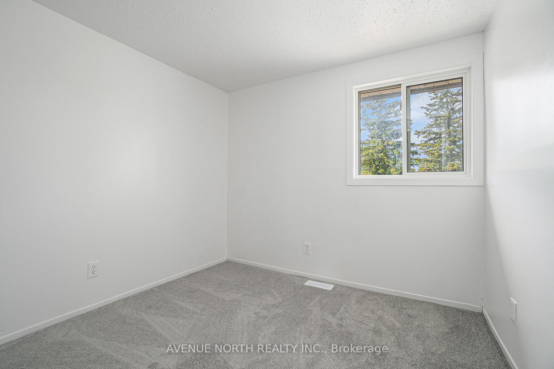 Photo 17 of 1747 Dondale St Street, Ottawa, Pineview — HOMEH