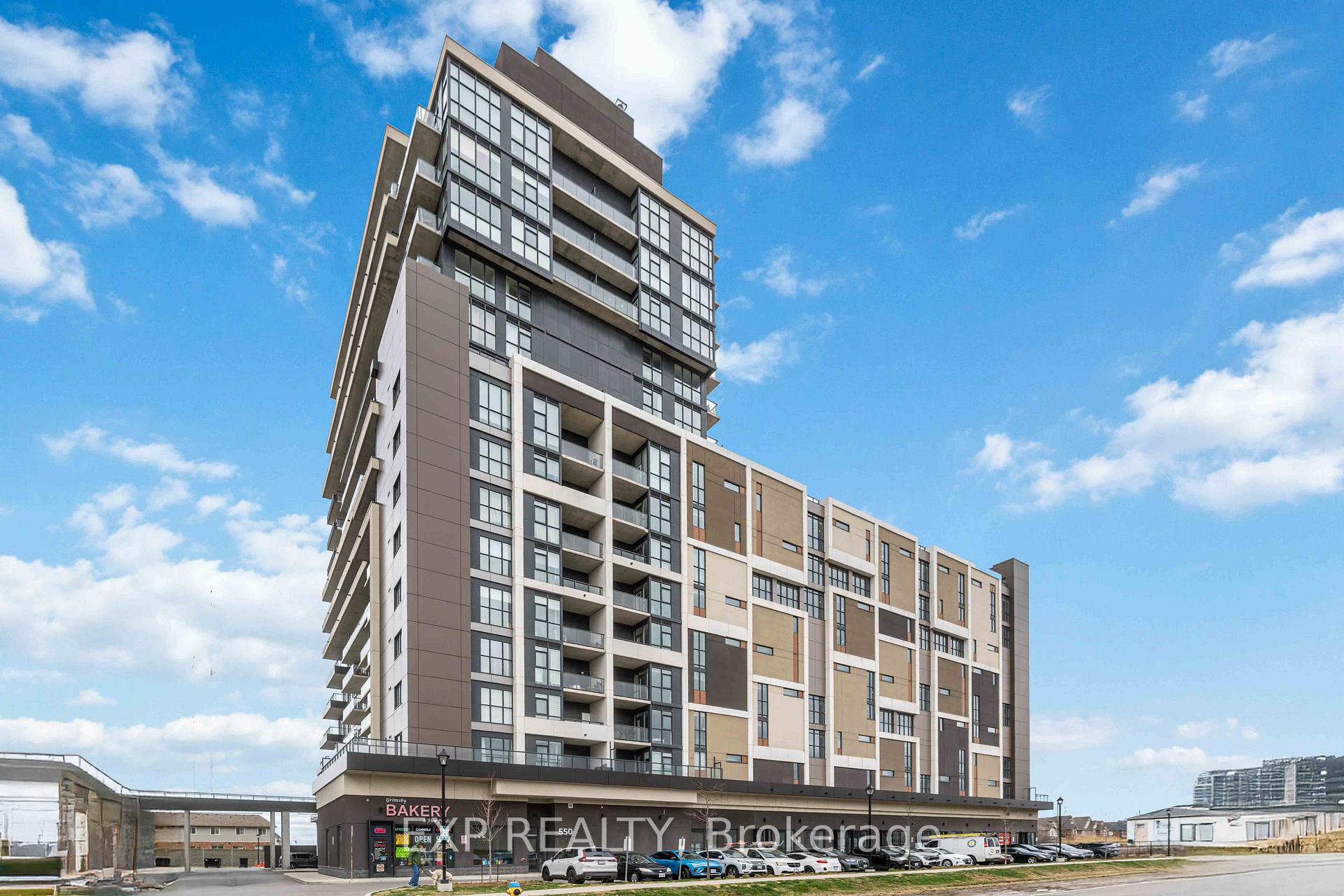 Front of Unit 1001, 550 North Service Road