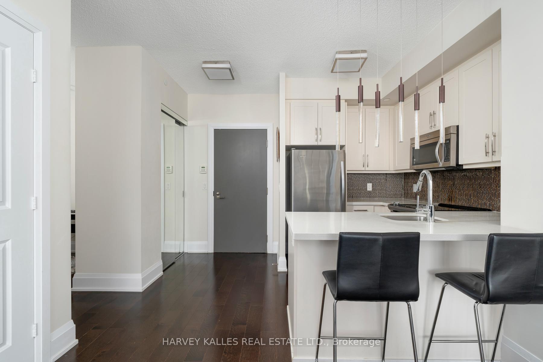 Photo 5 of Unit 1016, 1 Old Mill Drive, Toronto, High Park-Swansea — HOMEH