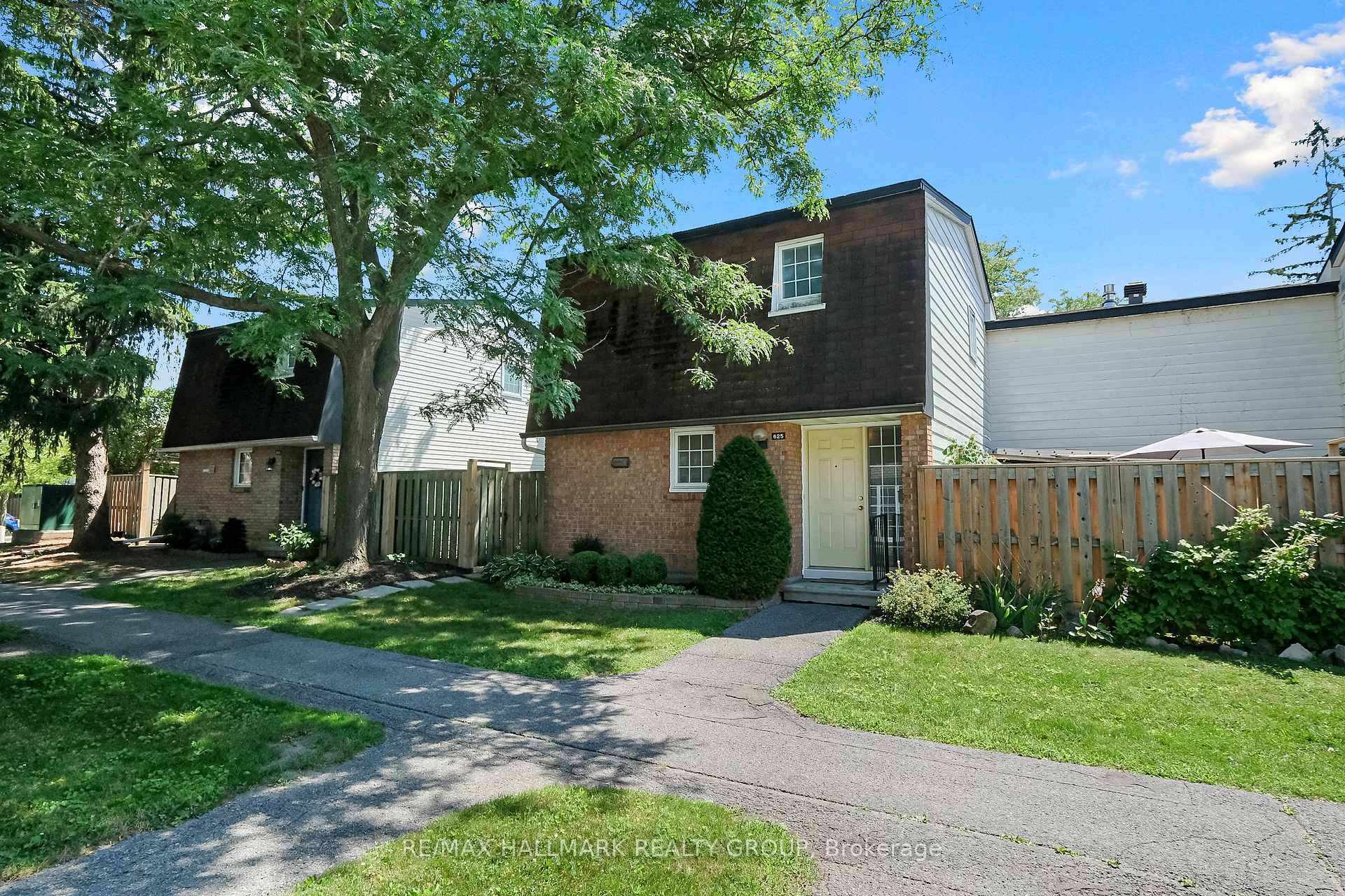 Front of 625 Trelawny Private