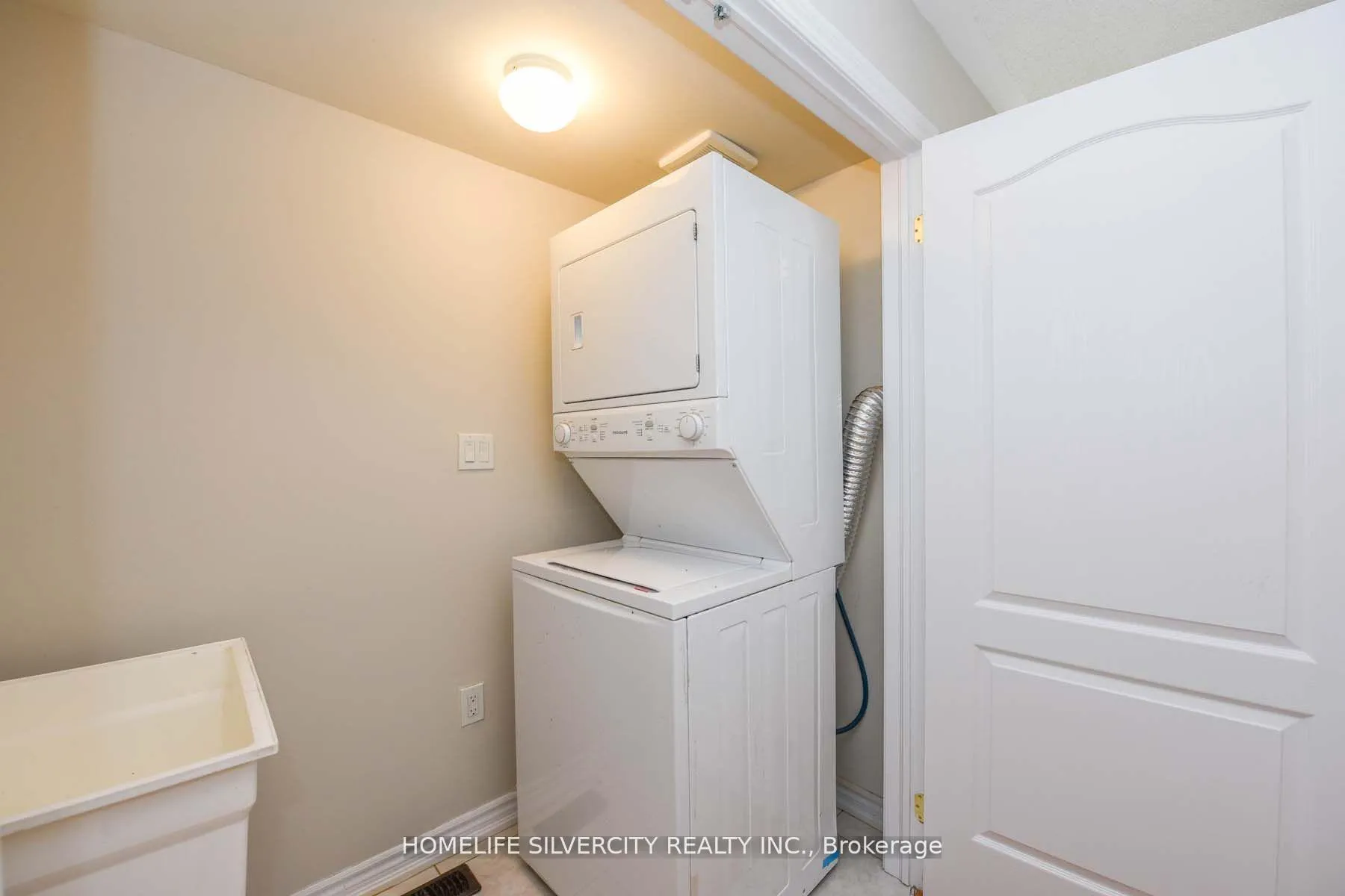 Photo 17 of 7 Miami Grove, Brampton, Heart Lake East — HOMEH