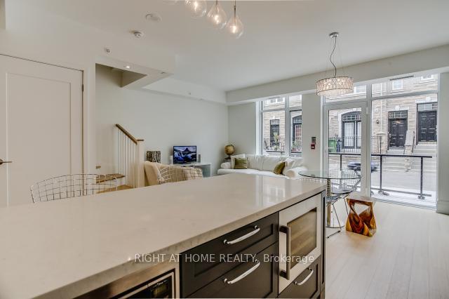 Photo 5 of Unit 112, 25 Malcolm Road, Toronto, Leaside — HOMEH