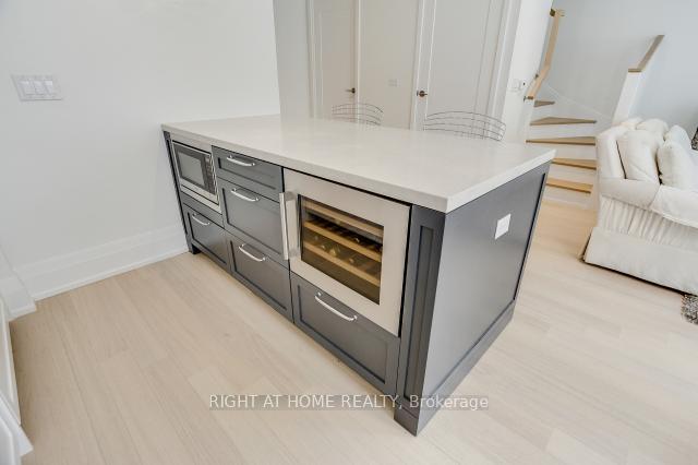 Photo 4 of Unit 112, 25 Malcolm Road, Toronto, Leaside — HOMEH