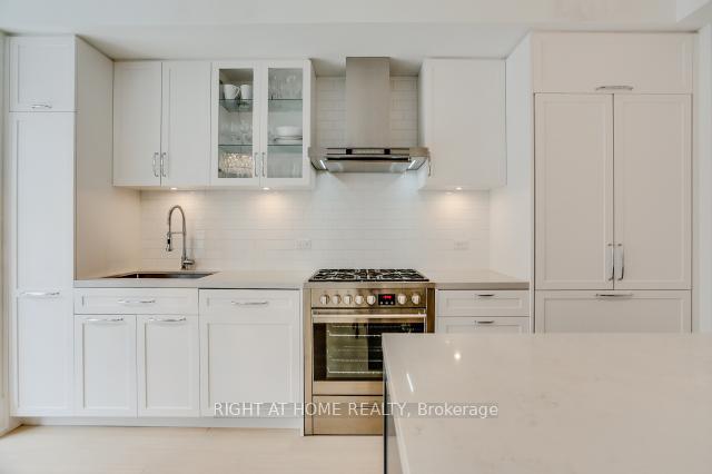 Photo 7 of Unit 112, 25 Malcolm Road, Toronto, Leaside — HOMEH