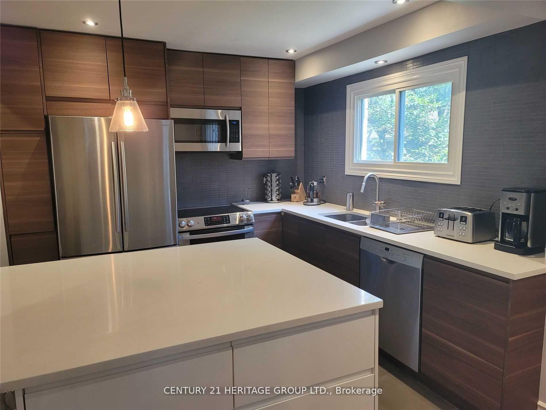 Photo 3 of 217 Orchard Heights Boulevard, Aurora, Aurora Heights — HOMEH