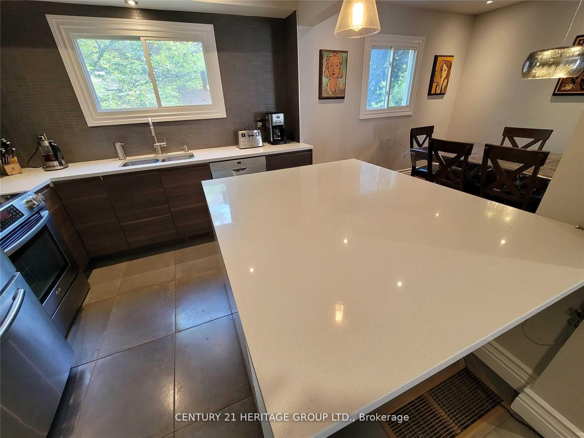 Photo 4 of 217 Orchard Heights Boulevard, Aurora, Aurora Heights — HOMEH
