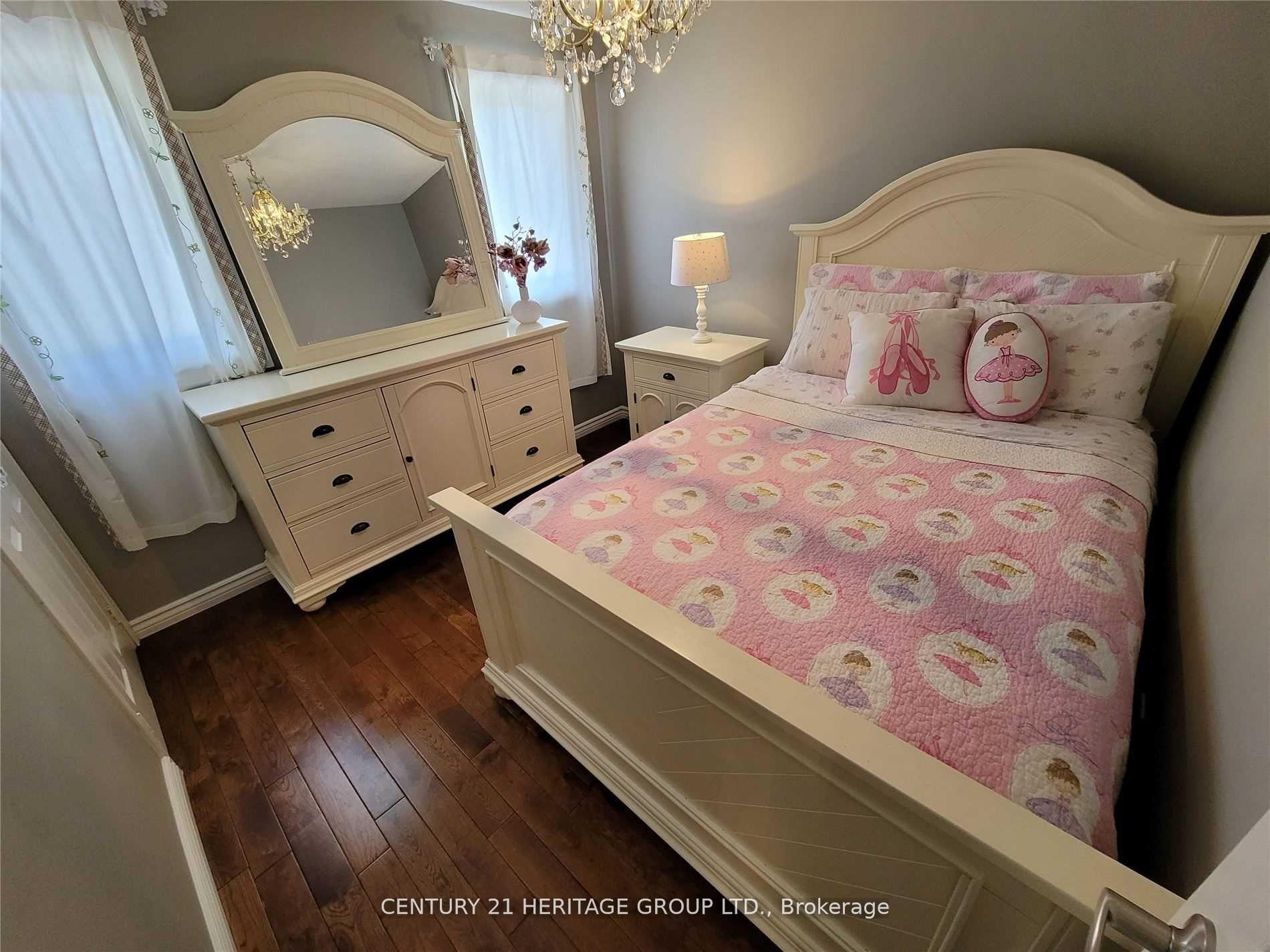 Photo 8 of 217 Orchard Heights Boulevard, Aurora, Aurora Heights — HOMEH