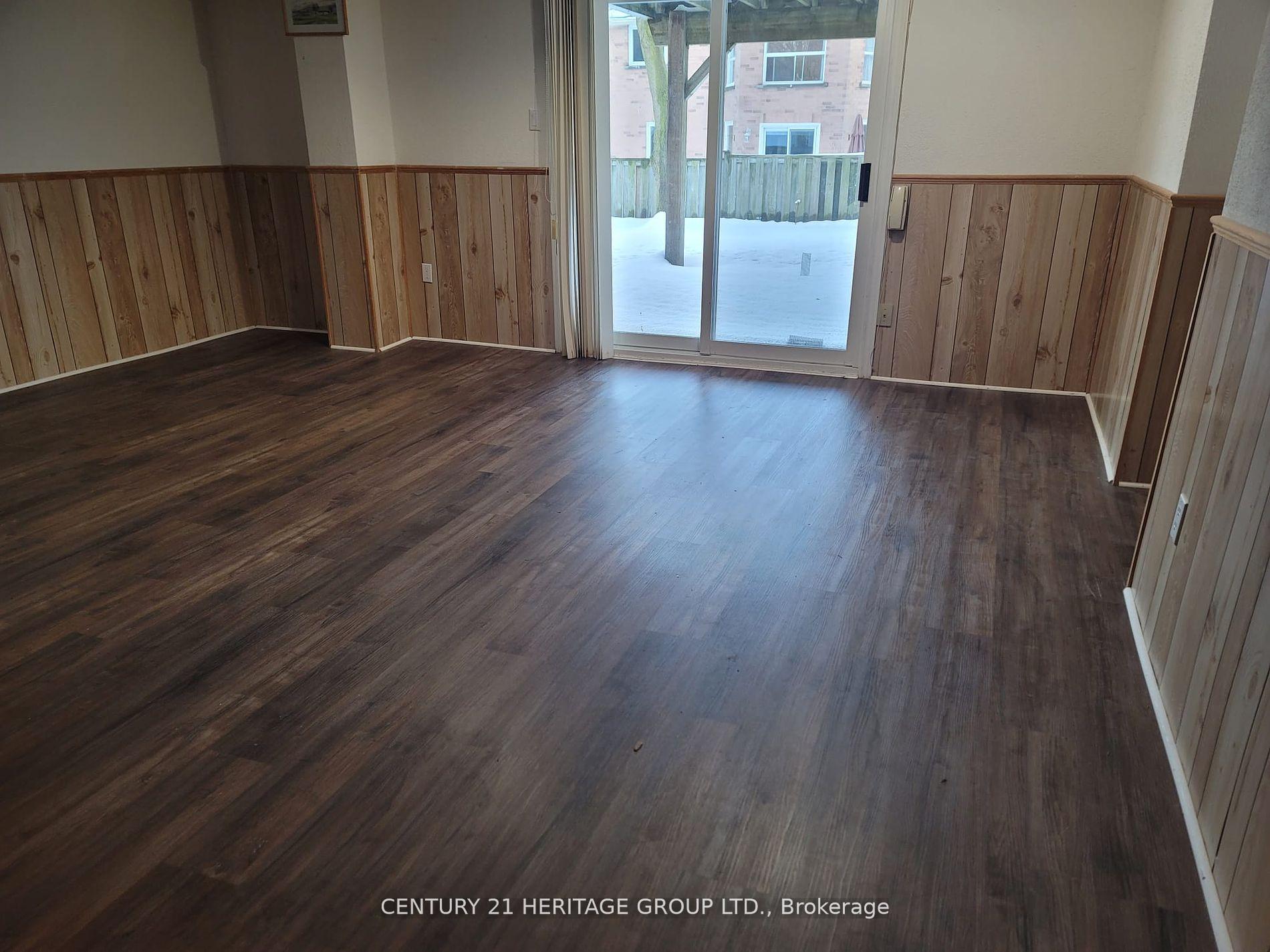Photo 16 of 217 Orchard Heights Boulevard, Aurora, Aurora Heights — HOMEH