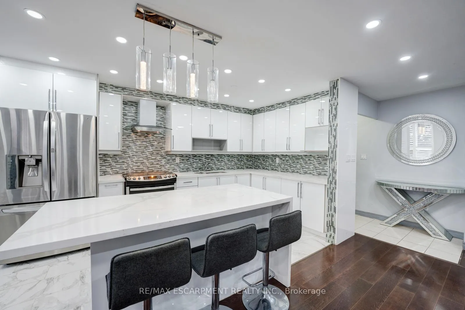 Photo 5 of Unit 206, 10 Edgecliff Golfway, Toronto, Flemingdon Park — HOMEH