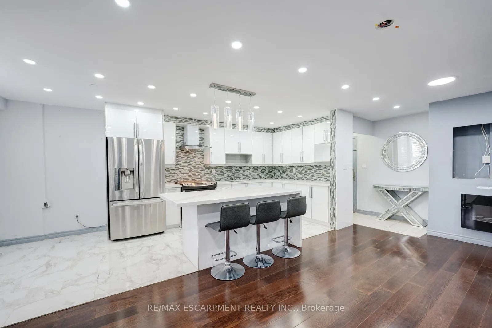 Photo 10 of Unit 206, 10 Edgecliff Golfway, Toronto, Flemingdon Park — HOMEH