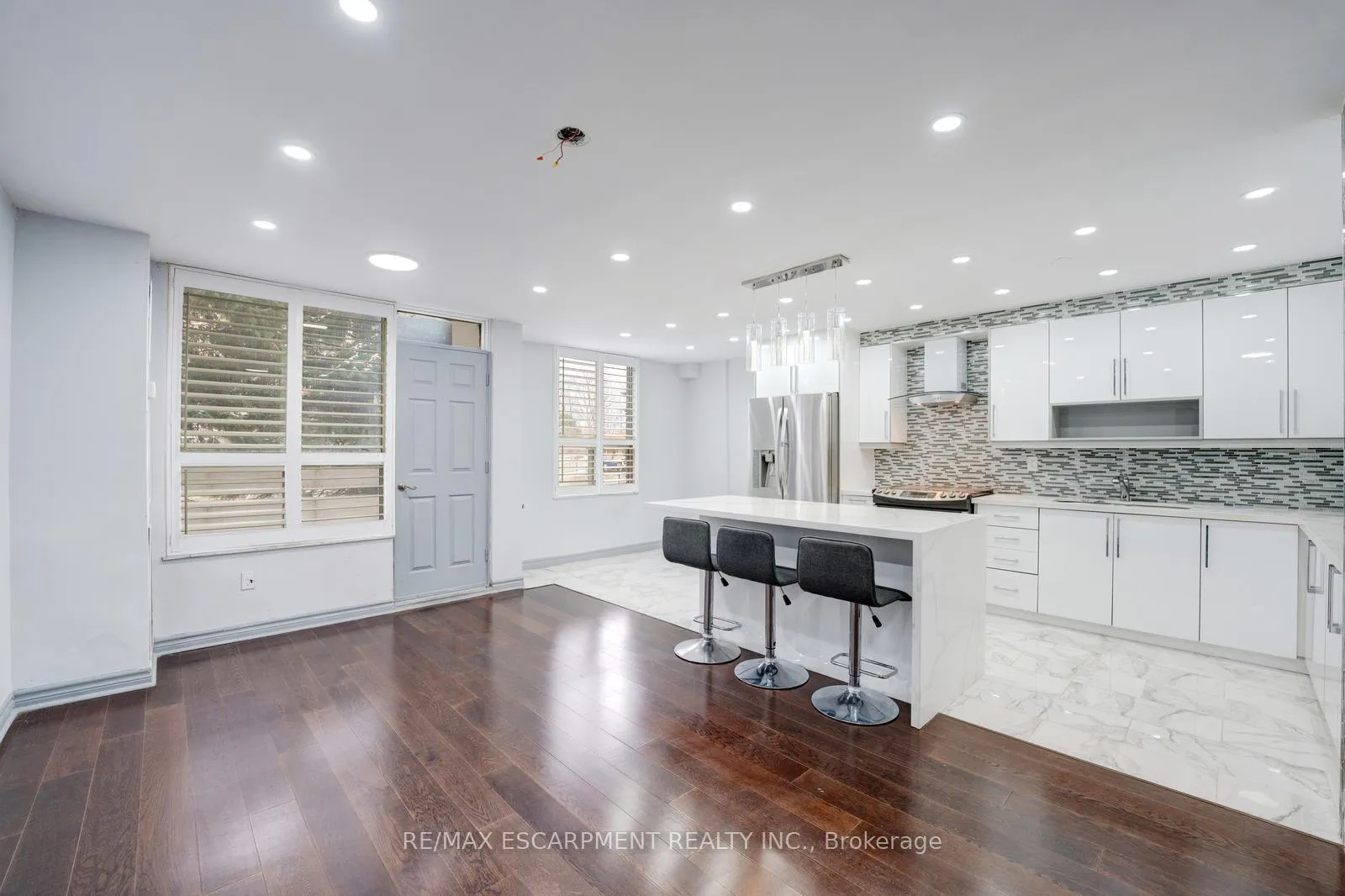 Photo 11 of Unit 206, 10 Edgecliff Golfway, Toronto, Flemingdon Park — HOMEH