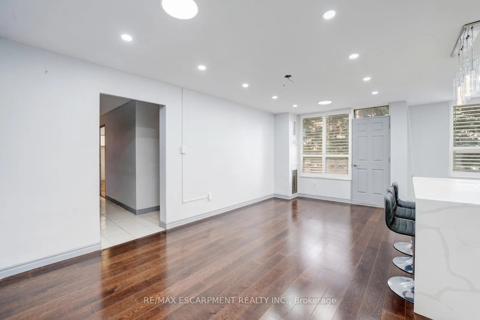 Photo 14 of Unit 206, 10 Edgecliff Golfway, Toronto, Flemingdon Park — HOMEH