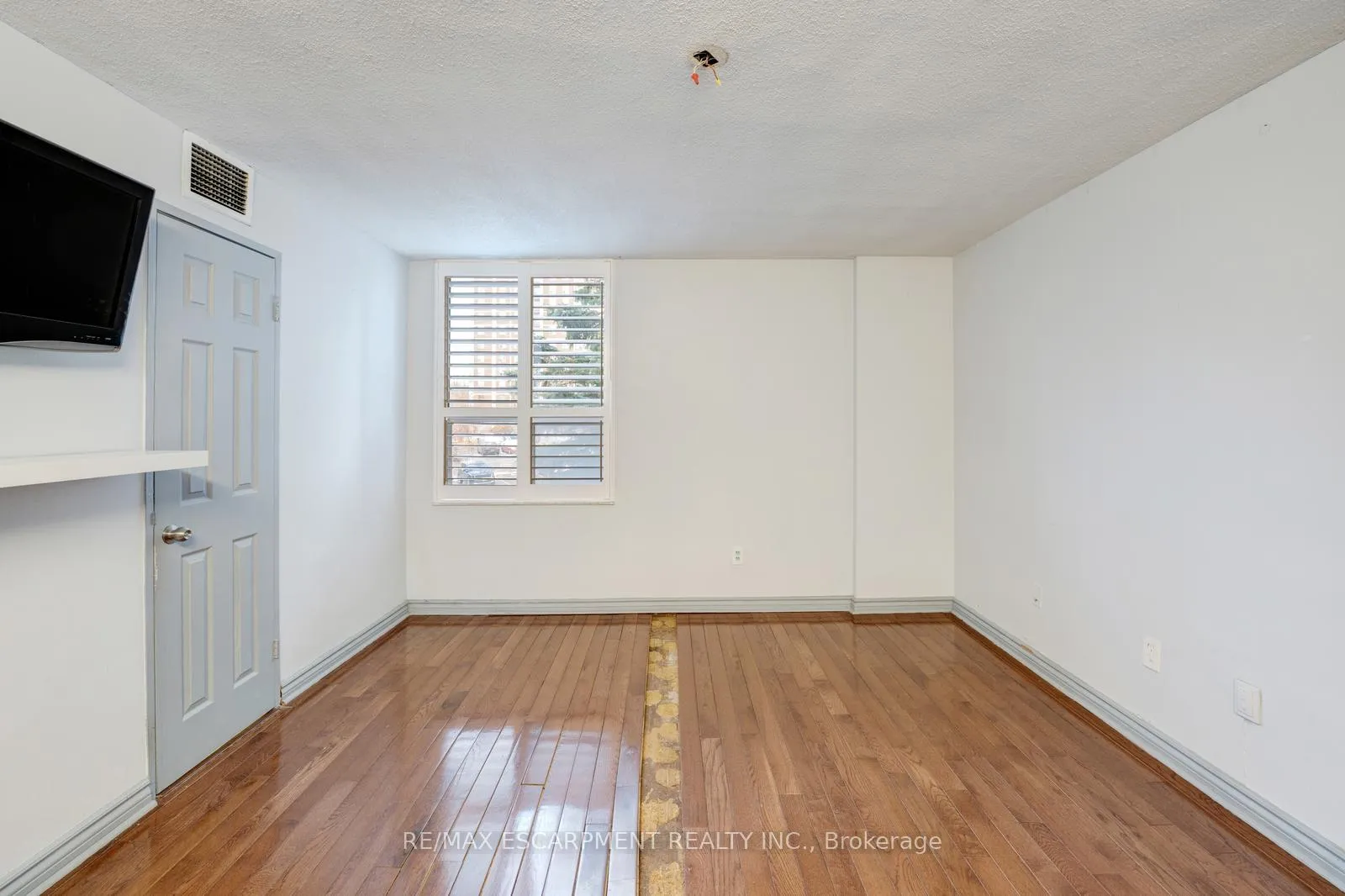 Photo 15 of Unit 206, 10 Edgecliff Golfway, Toronto, Flemingdon Park — HOMEH