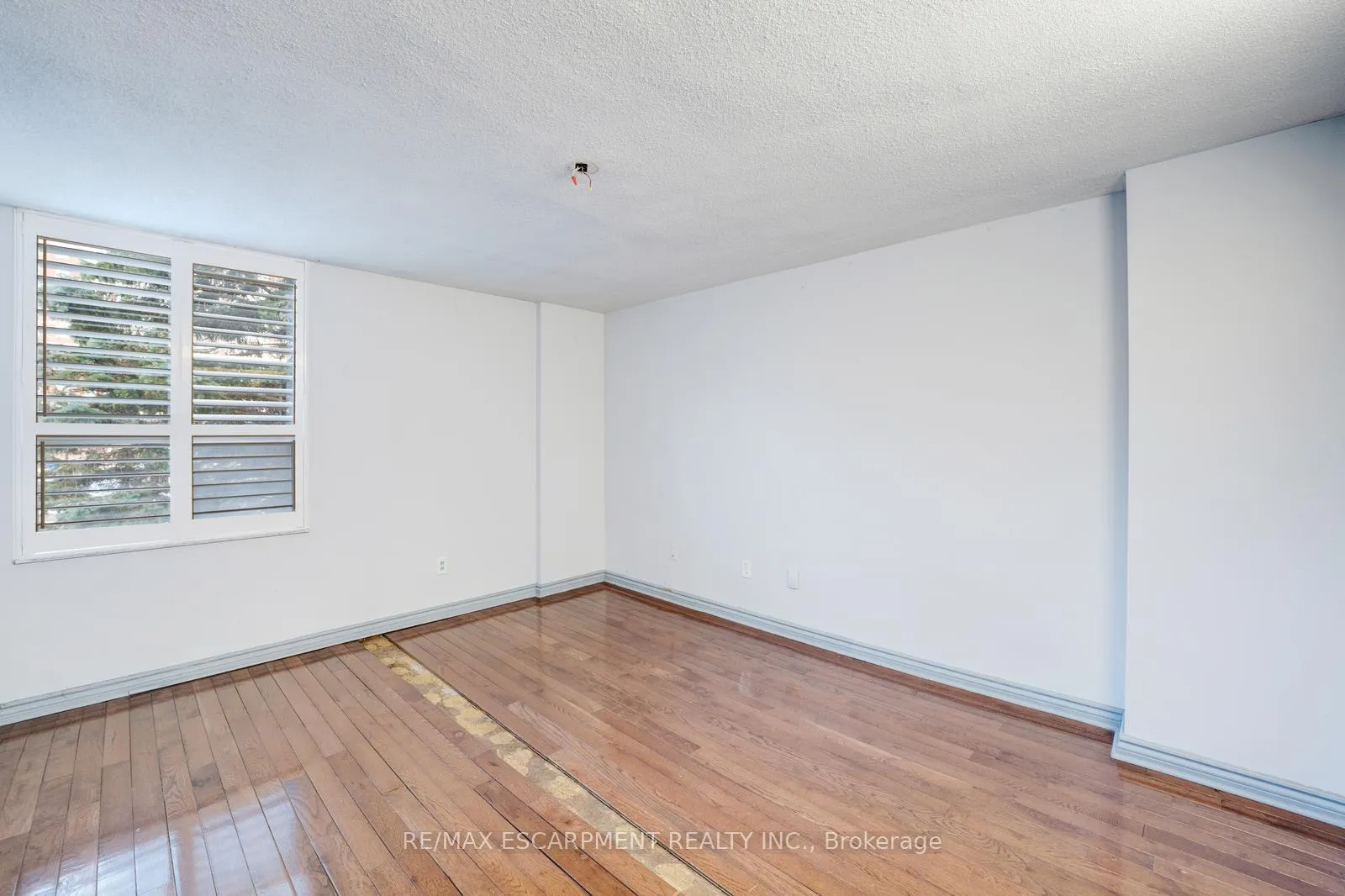 Photo 16 of Unit 206, 10 Edgecliff Golfway, Toronto, Flemingdon Park — HOMEH