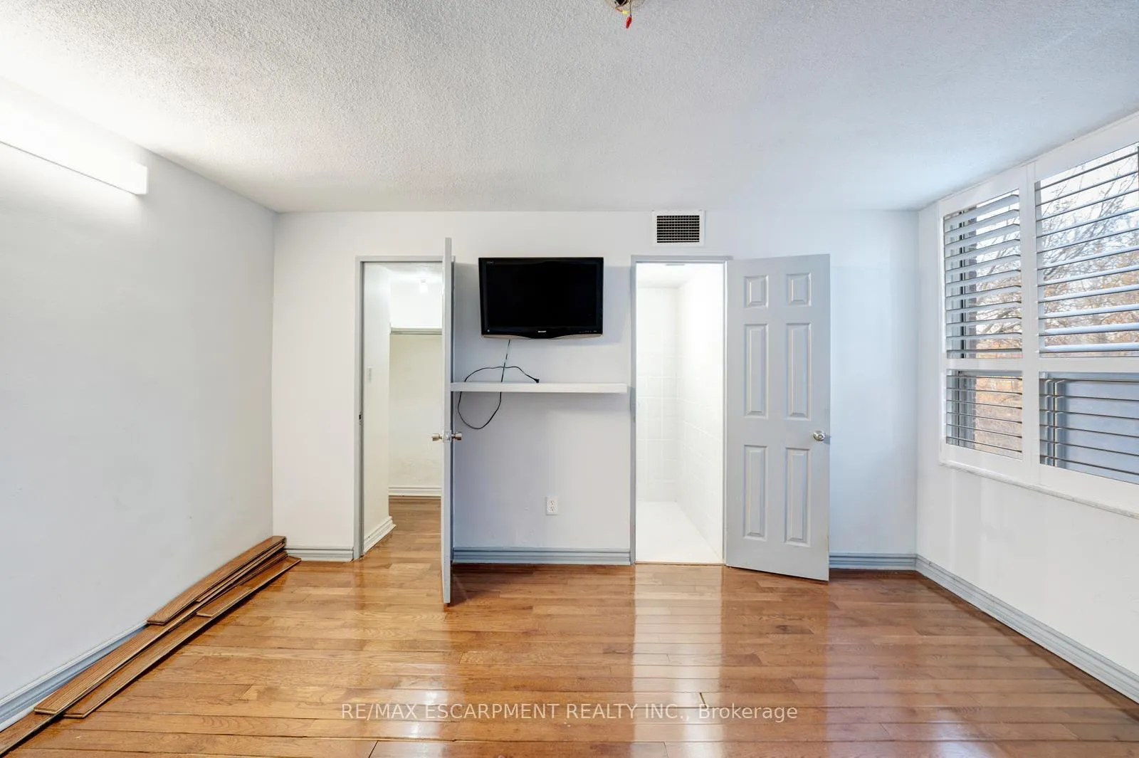 Photo 17 of Unit 206, 10 Edgecliff Golfway, Toronto, Flemingdon Park — HOMEH