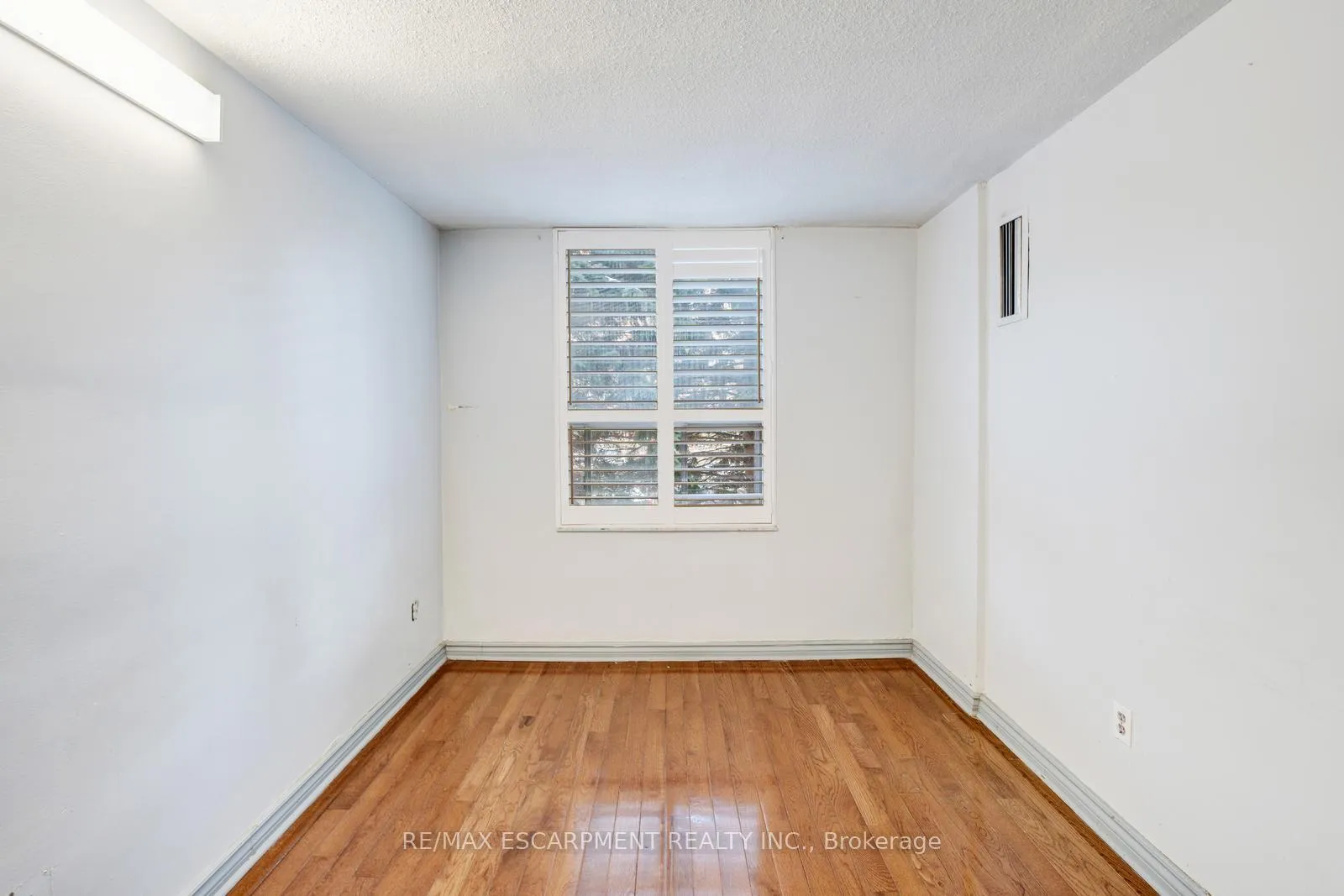 Photo 23 of Unit 206, 10 Edgecliff Golfway, Toronto, Flemingdon Park — HOMEH