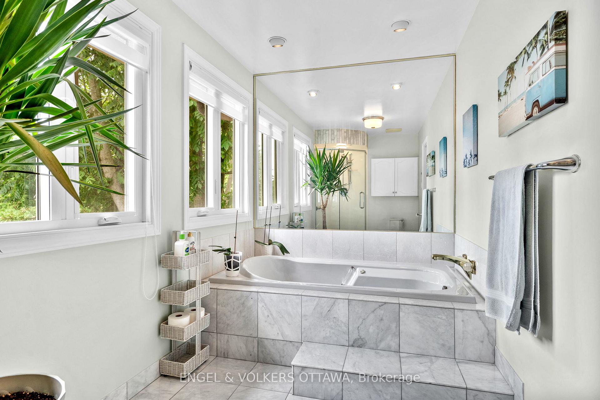 Photo 13 of 32 Merkel Drive, Ottawa, Barrhaven - Knollsbrook — HOMEH