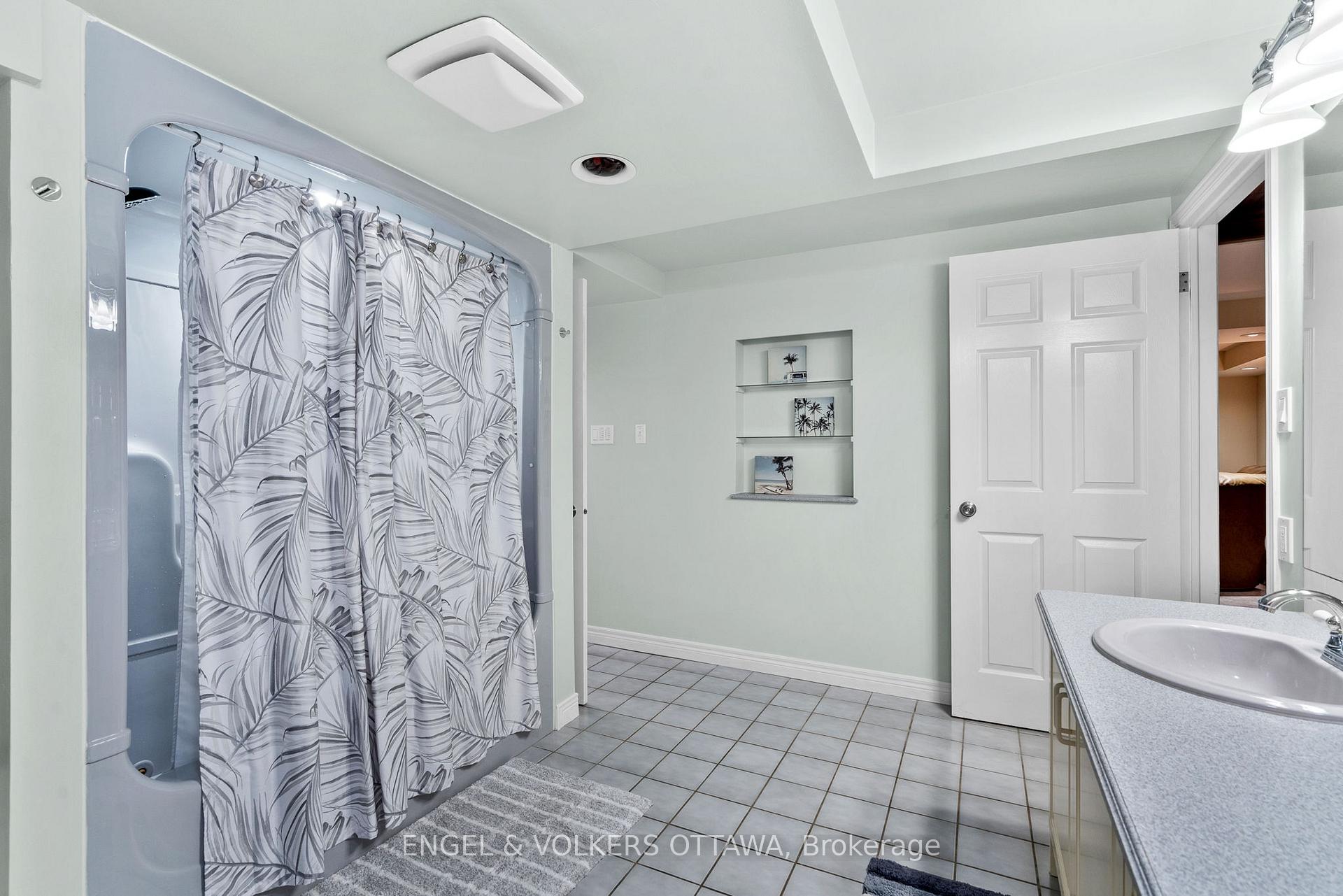 Photo 43 of 32 Merkel Drive, Ottawa, Barrhaven - Knollsbrook — HOMEH