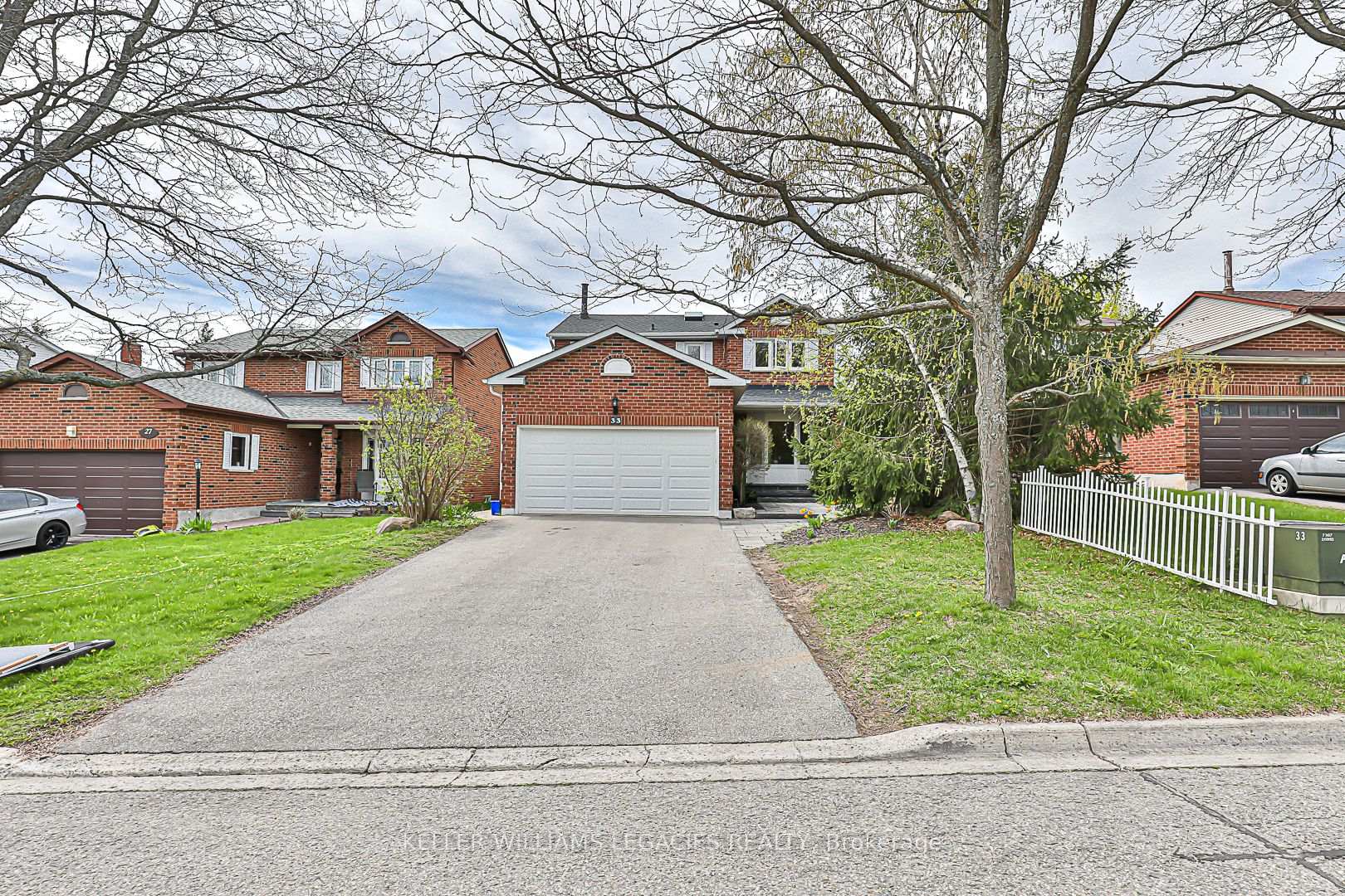 Photo 2 of 33 Moffat Crescent, Aurora, Aurora Heights — HOMEH