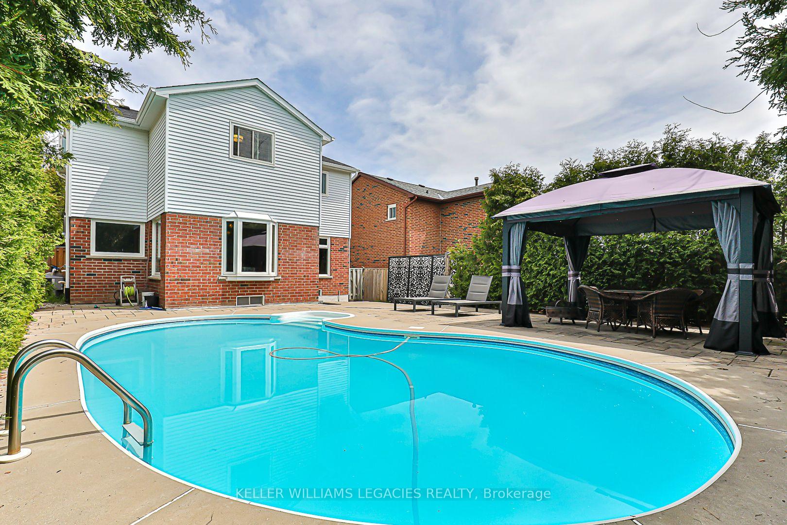 Photo 4 of 33 Moffat Crescent, Aurora, Aurora Heights — HOMEH