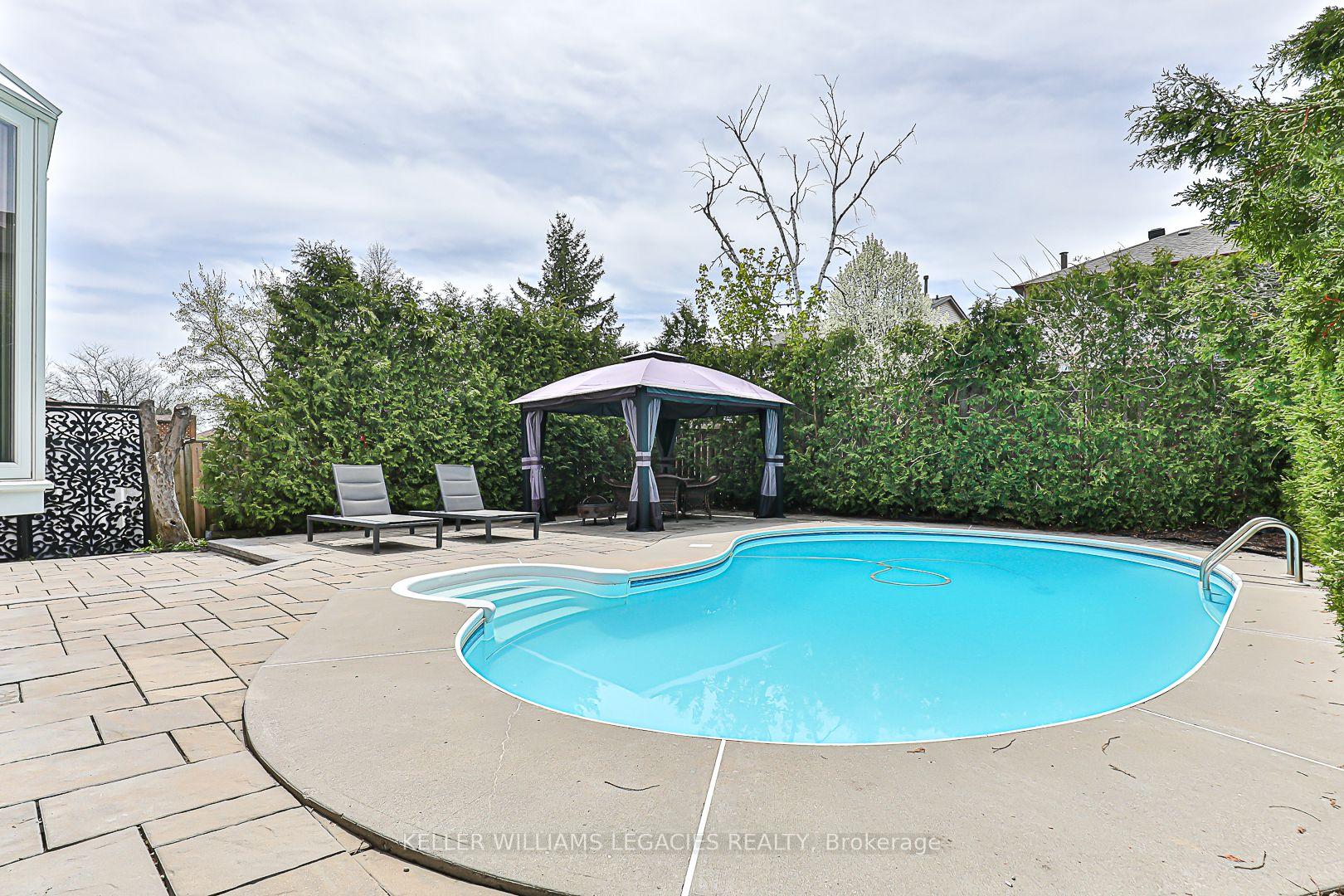 Photo 6 of 33 Moffat Crescent, Aurora, Aurora Heights — HOMEH