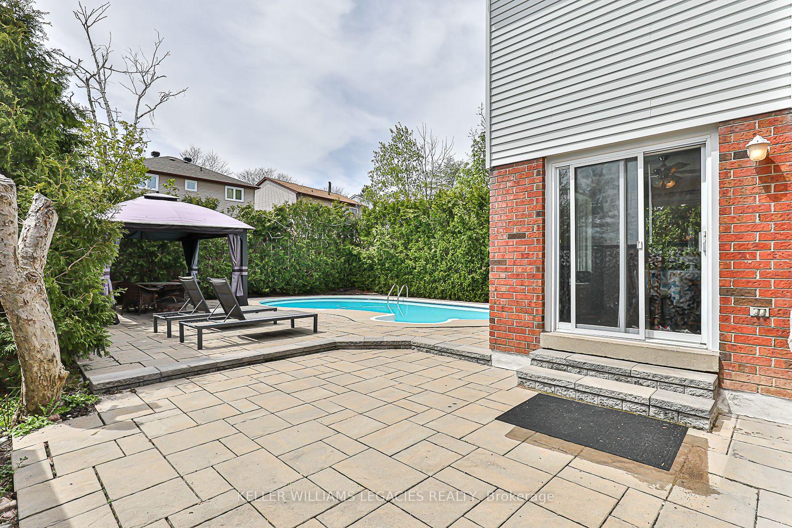 Photo 5 of 33 Moffat Crescent, Aurora, Aurora Heights — HOMEH