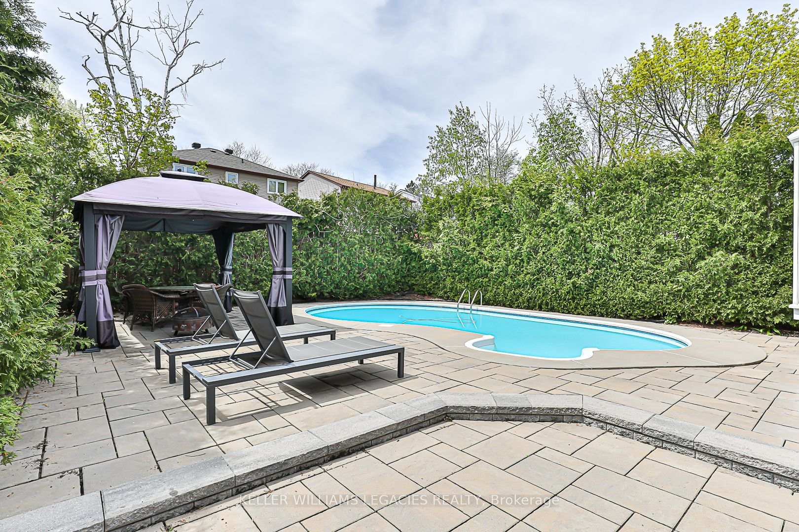 Photo 7 of 33 Moffat Crescent, Aurora, Aurora Heights — HOMEH