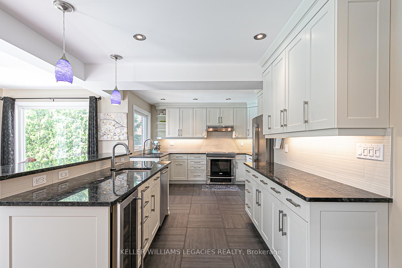 Photo 12 of 33 Moffat Crescent, Aurora, Aurora Heights — HOMEH