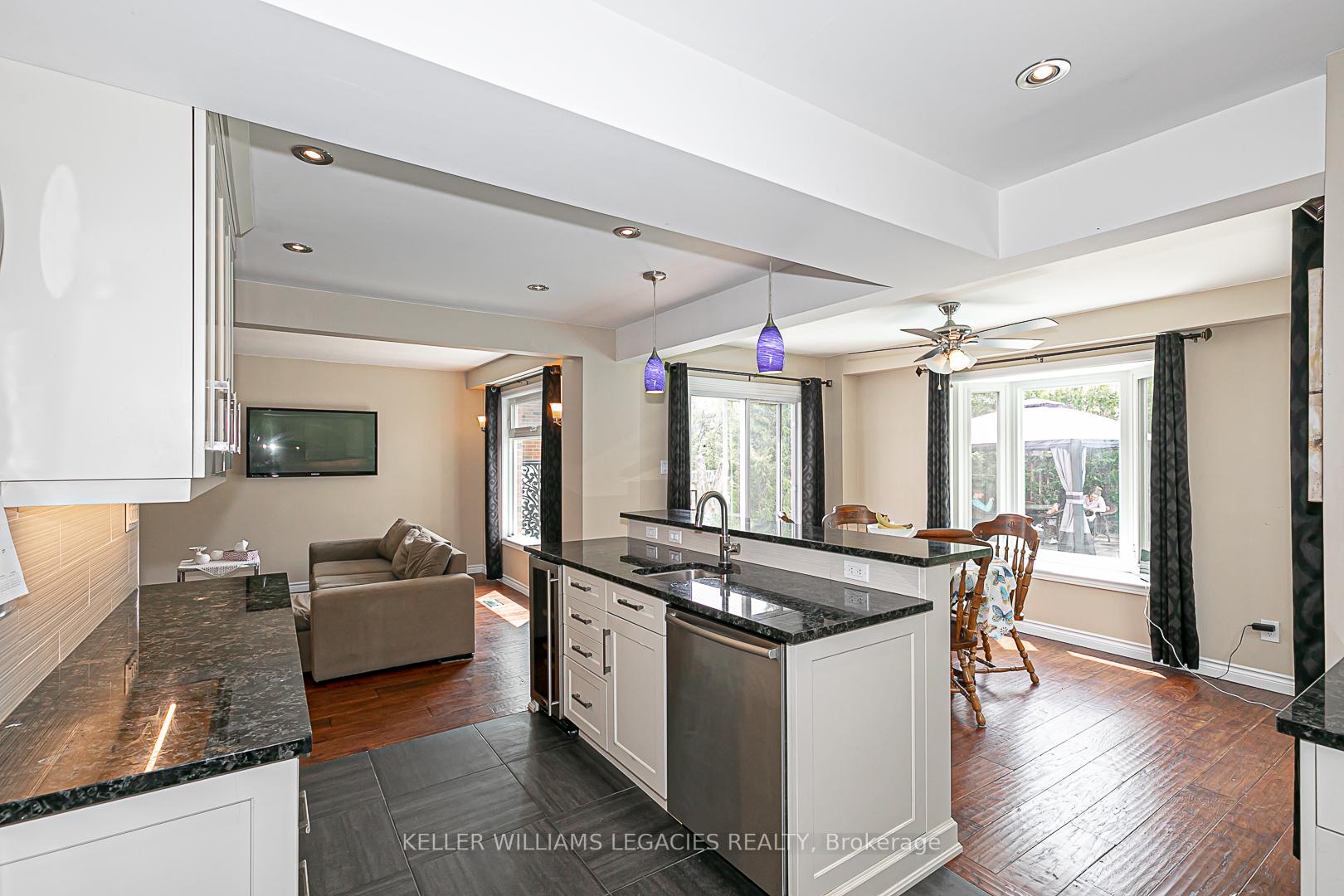 Photo 14 of 33 Moffat Crescent, Aurora, Aurora Heights — HOMEH