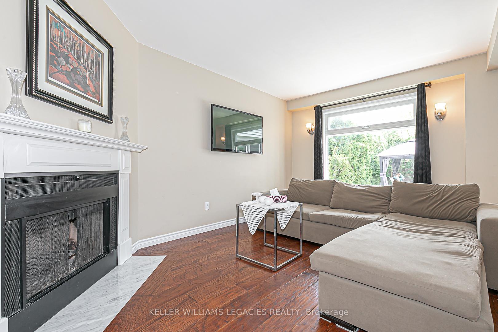 Photo 15 of 33 Moffat Crescent, Aurora, Aurora Heights — HOMEH