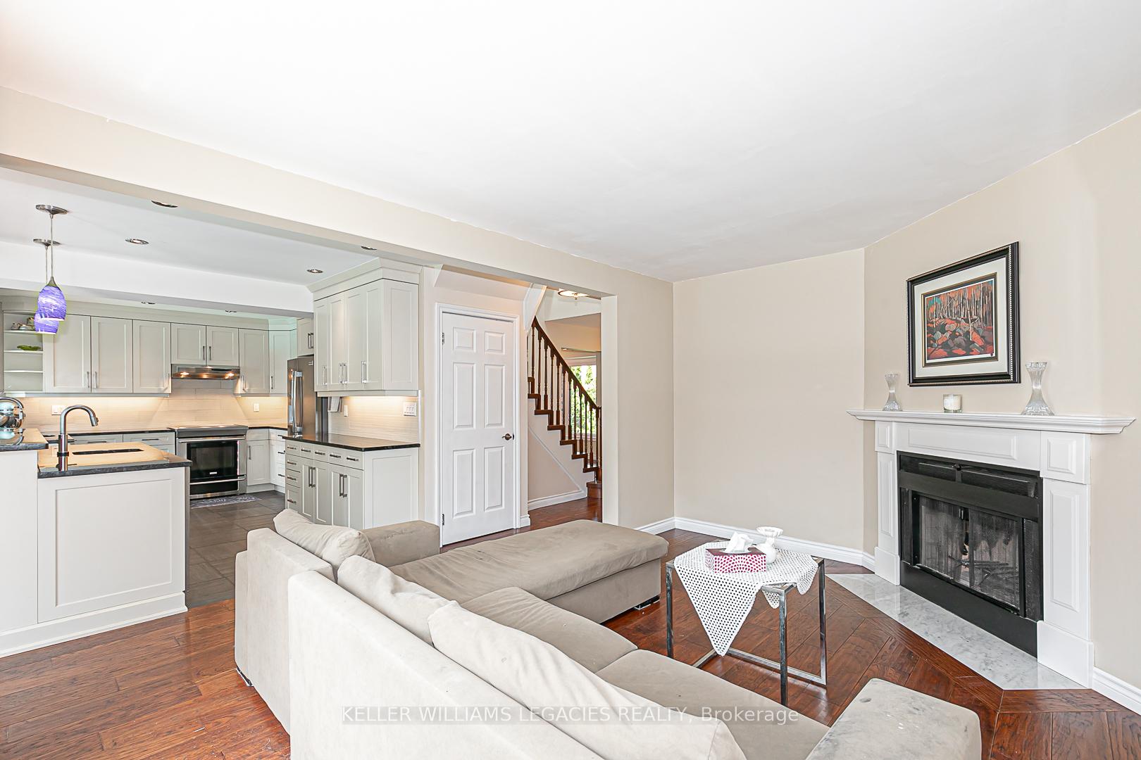 Photo 17 of 33 Moffat Crescent, Aurora, Aurora Heights — HOMEH