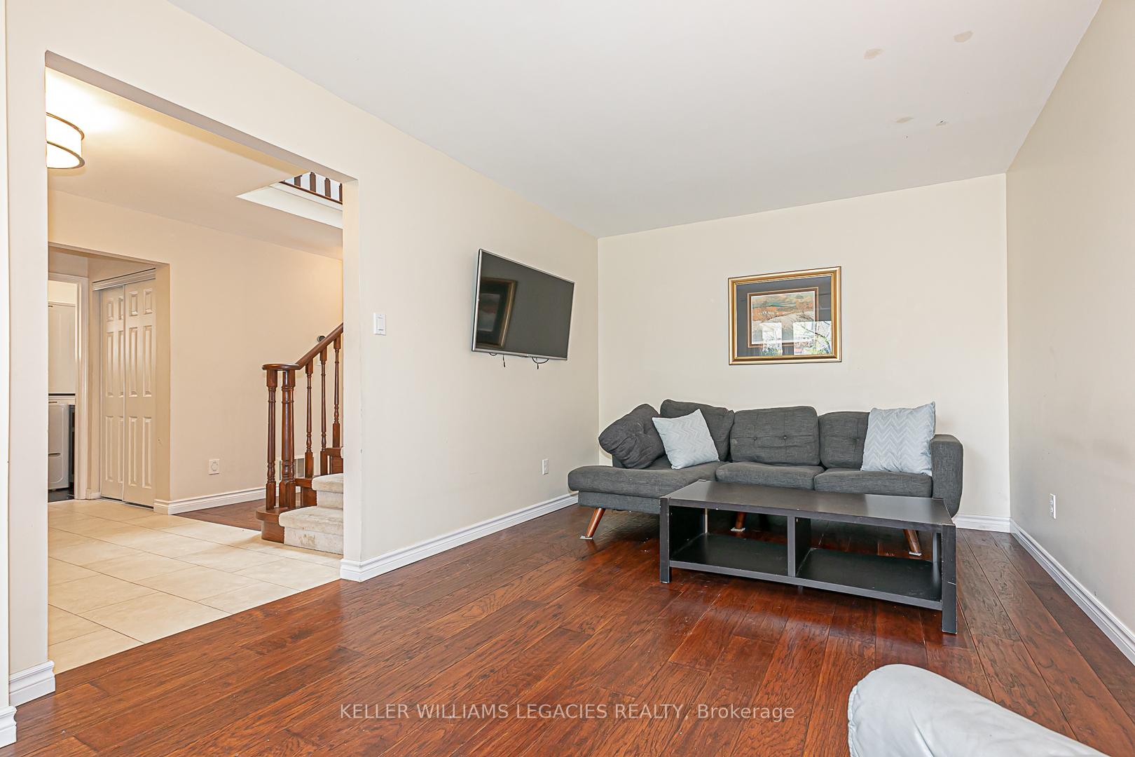 Photo 18 of 33 Moffat Crescent, Aurora, Aurora Heights — HOMEH