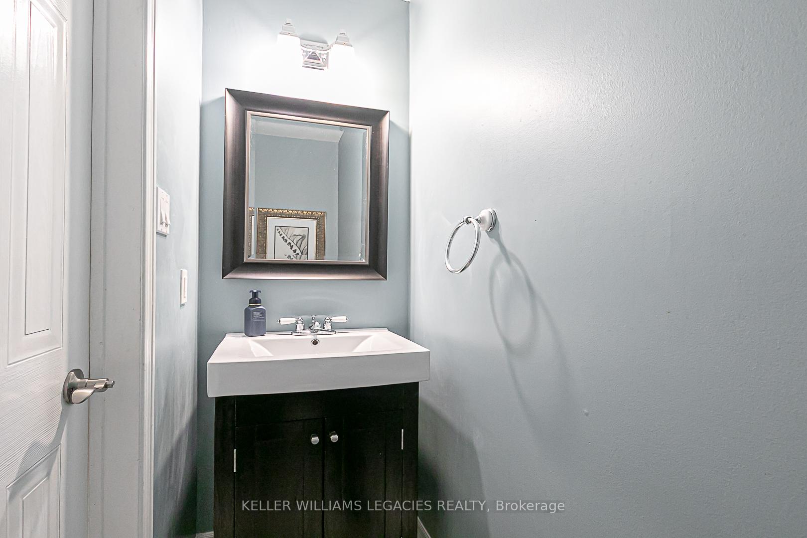 Photo 23 of 33 Moffat Crescent, Aurora, Aurora Heights — HOMEH