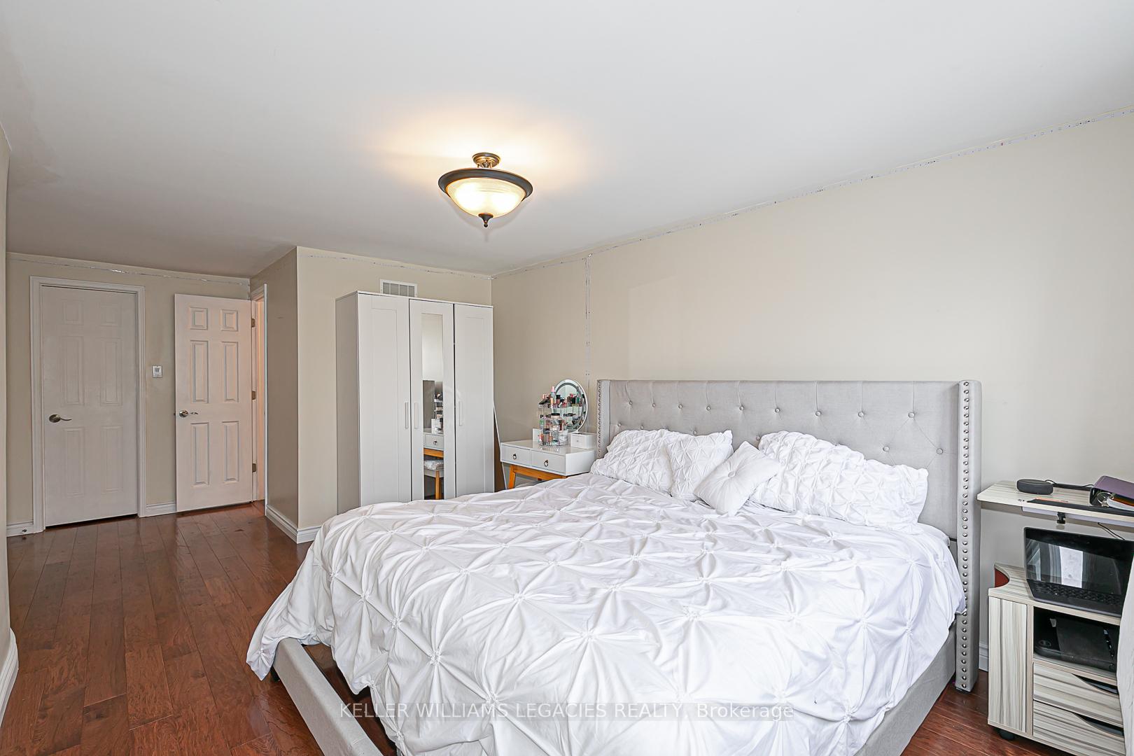 Photo 25 of 33 Moffat Crescent, Aurora, Aurora Heights — HOMEH