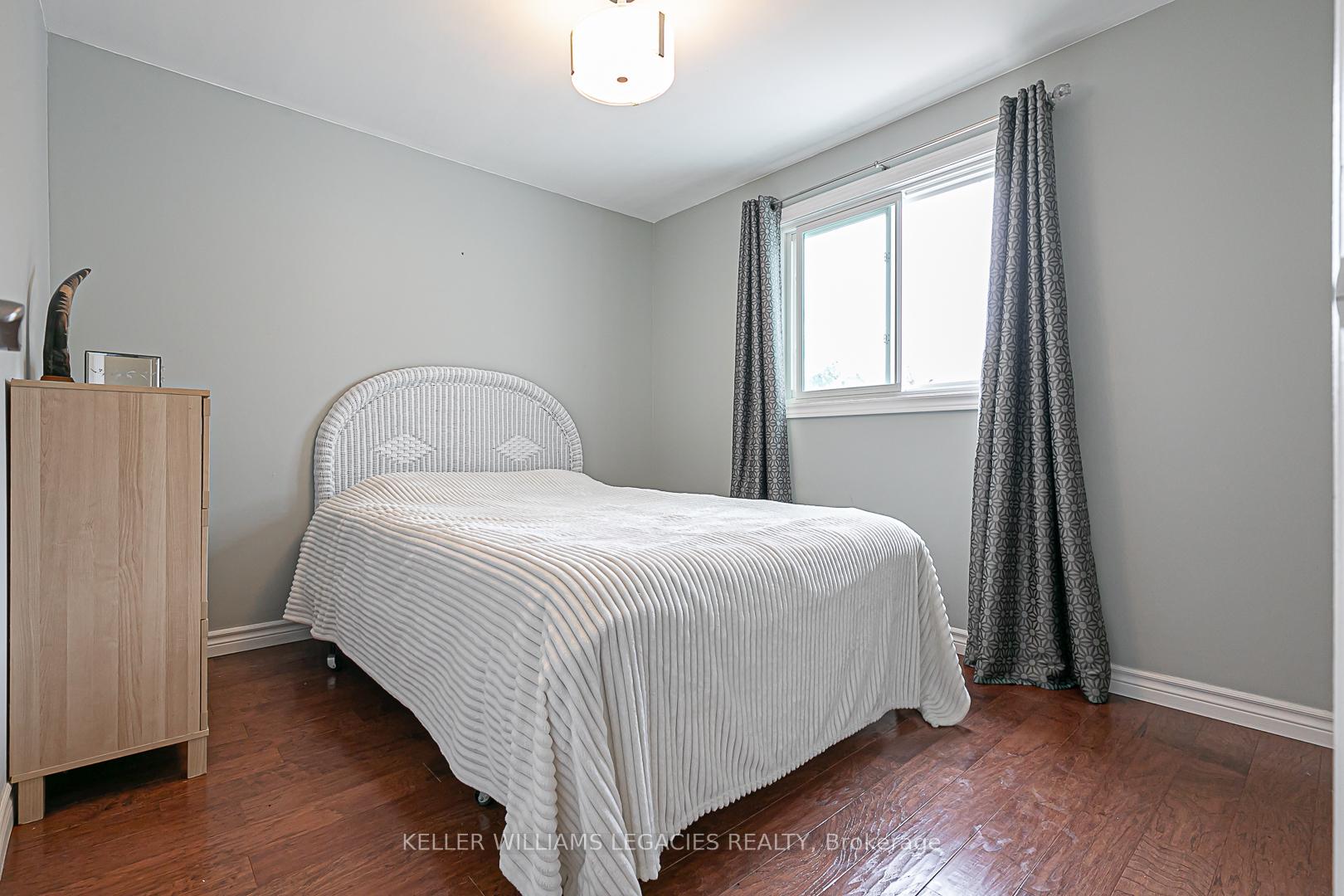 Photo 30 of 33 Moffat Crescent, Aurora, Aurora Heights — HOMEH