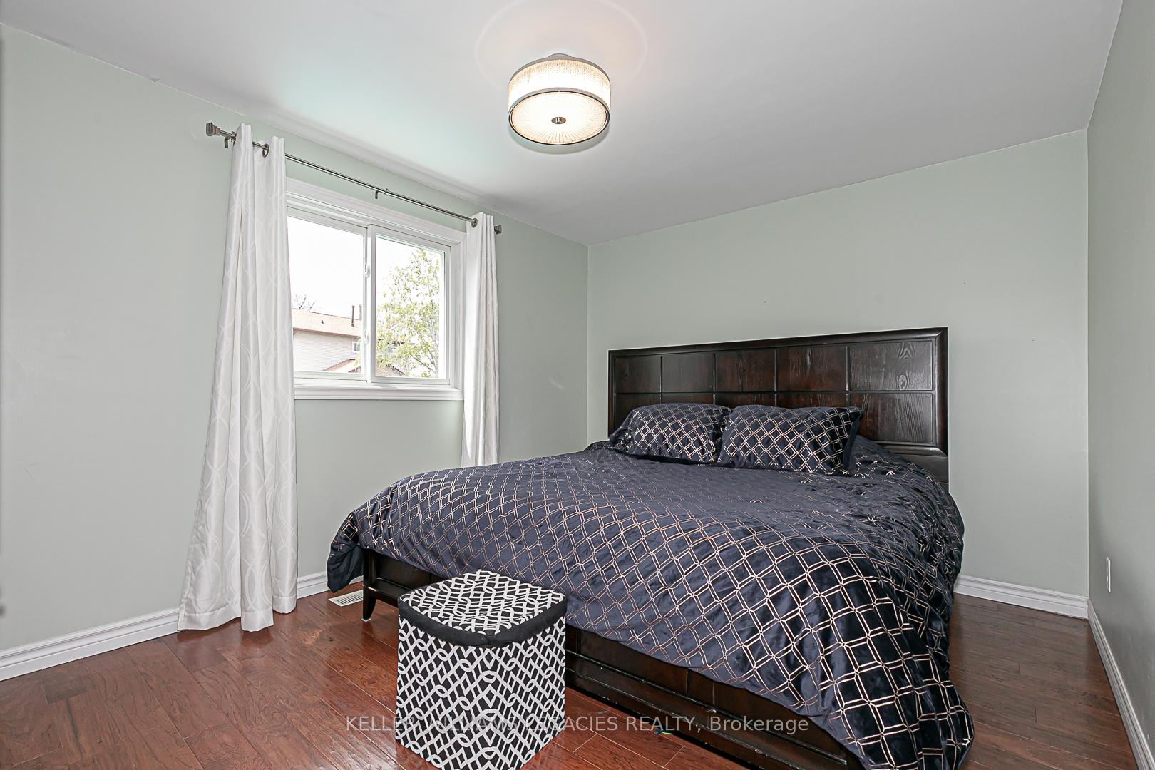 Photo 31 of 33 Moffat Crescent, Aurora, Aurora Heights — HOMEH