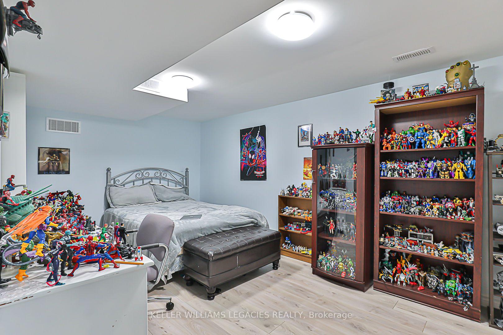 Photo 34 of 33 Moffat Crescent, Aurora, Aurora Heights — HOMEH