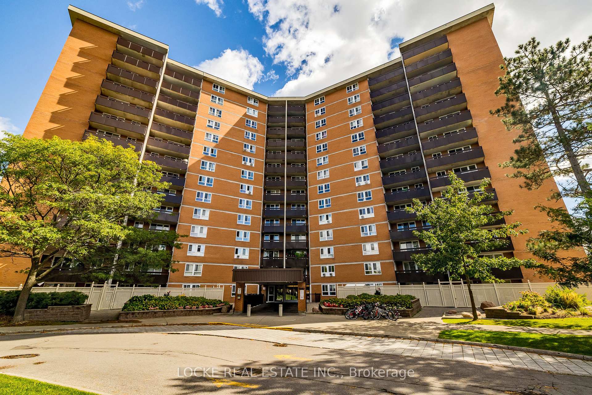 Photo 1 of Unit 918, 2020 Jasmine Crescent, Ottawa, Beacon Hill South — HOMEH