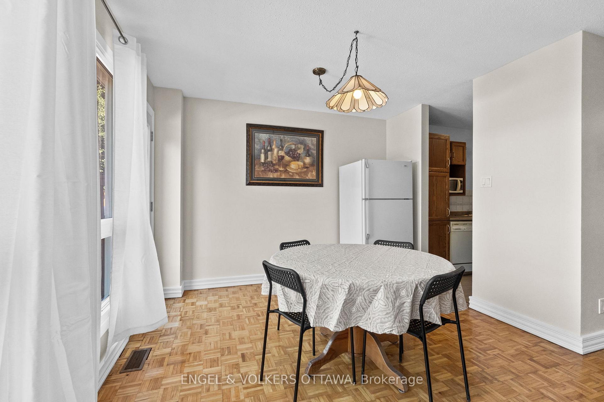 Photo 10 of 189 Birch Hill Private, Ottawa, Carson Meadows — HOMEH