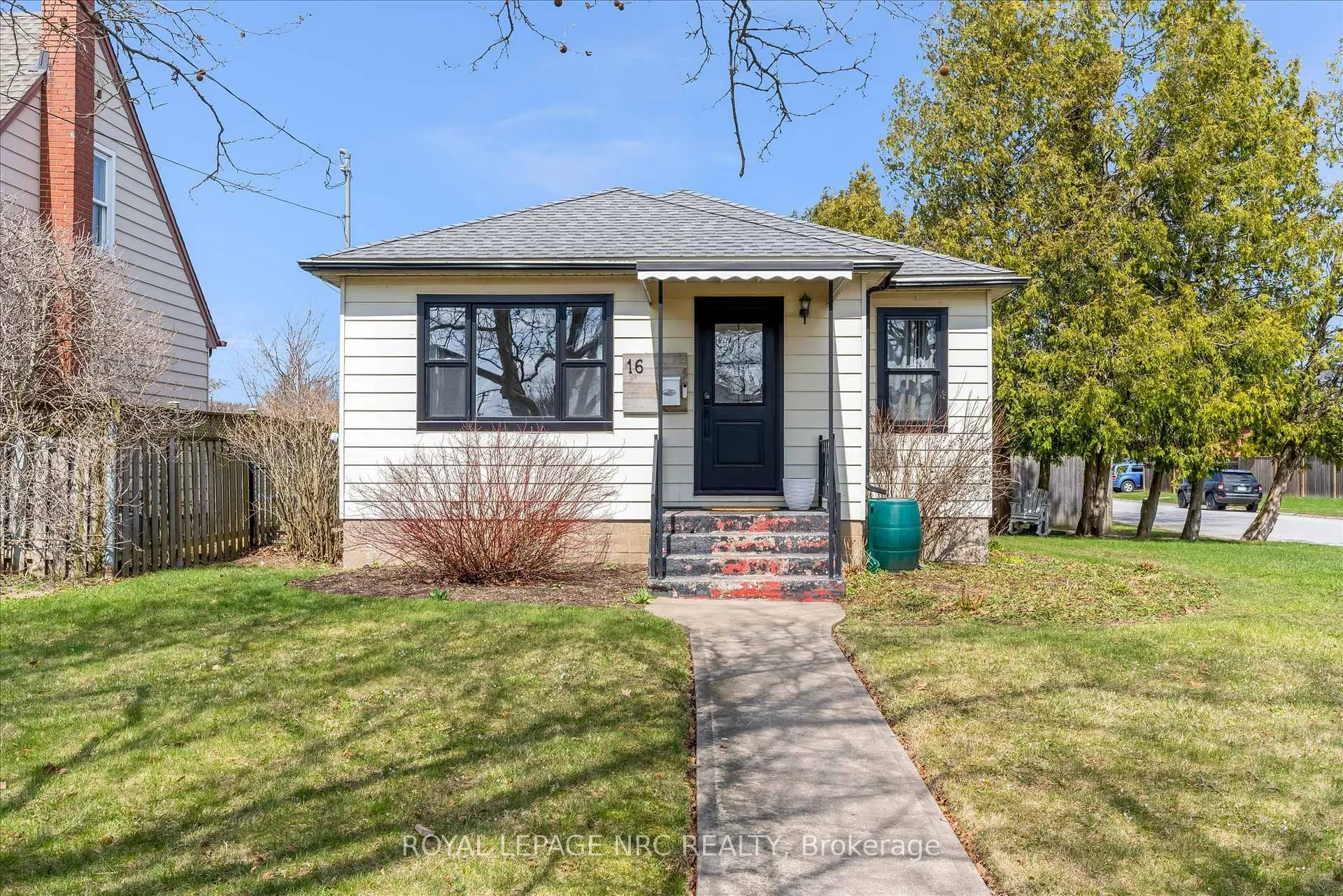 Photo 1 of 16 Mcdonald Avenue, Thorold, Thorold Downtown — HOMEH