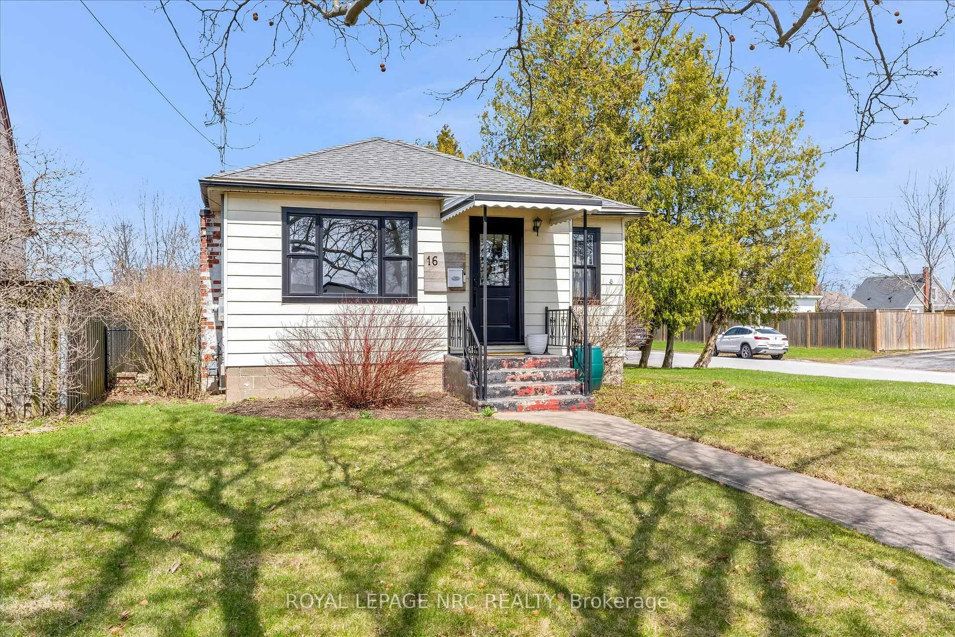 Photo 2 of 16 Mcdonald Avenue, Thorold, Thorold Downtown — HOMEH