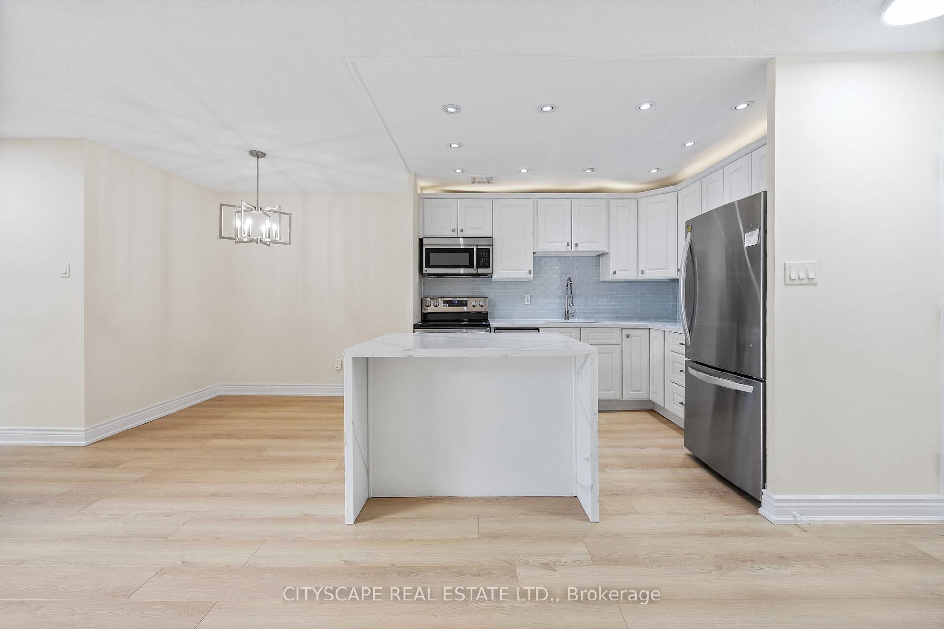 Photo 5 of Unit 301, 16 Elgin Street, Markham, Thornhill — HOMEH