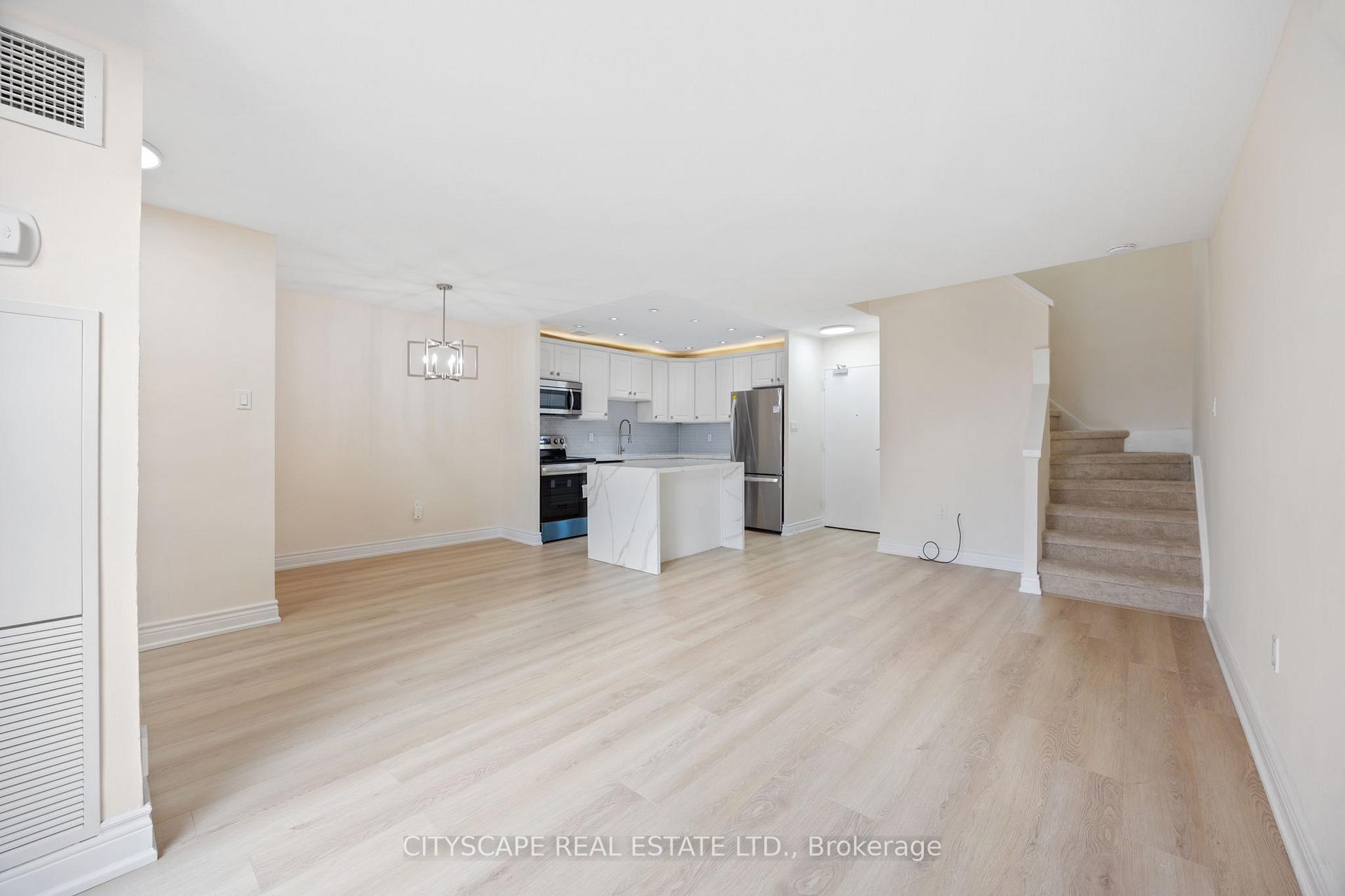 Photo 6 of Unit 301, 16 Elgin Street, Markham, Thornhill — HOMEH