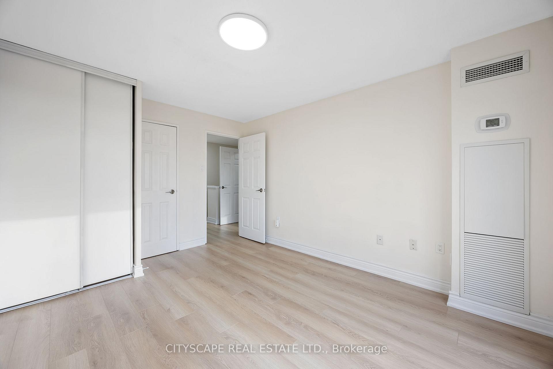 Photo 10 of Unit 301, 16 Elgin Street, Markham, Thornhill — HOMEH