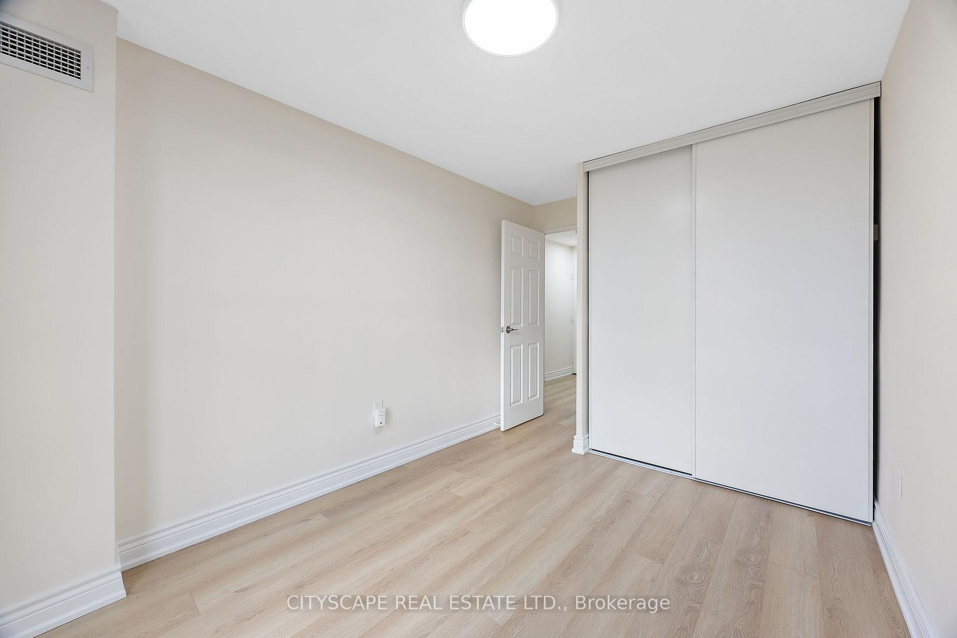 Photo 16 of Unit 301, 16 Elgin Street, Markham, Thornhill — HOMEH
