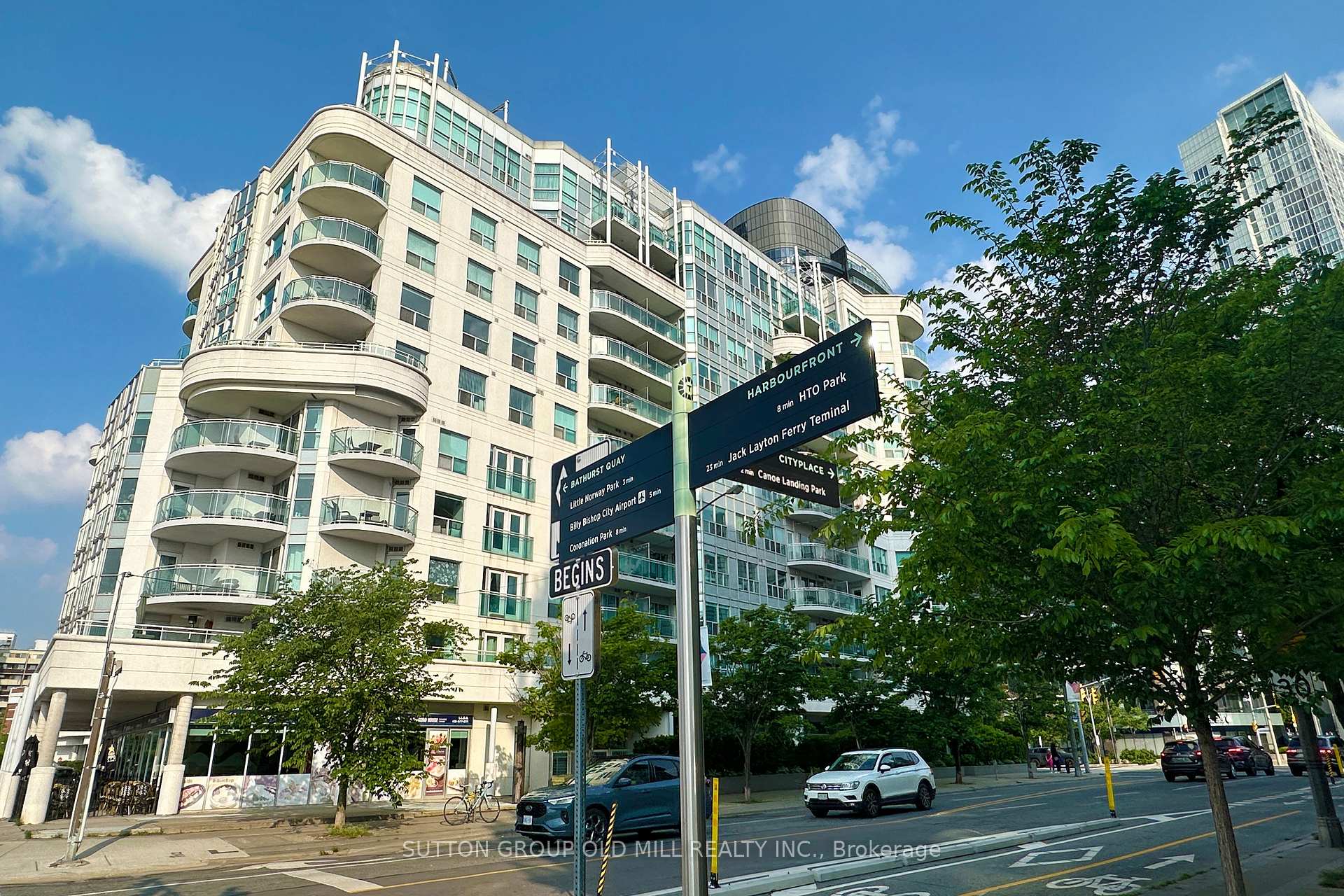 Front of Unit 606, 600 Queens Quay W