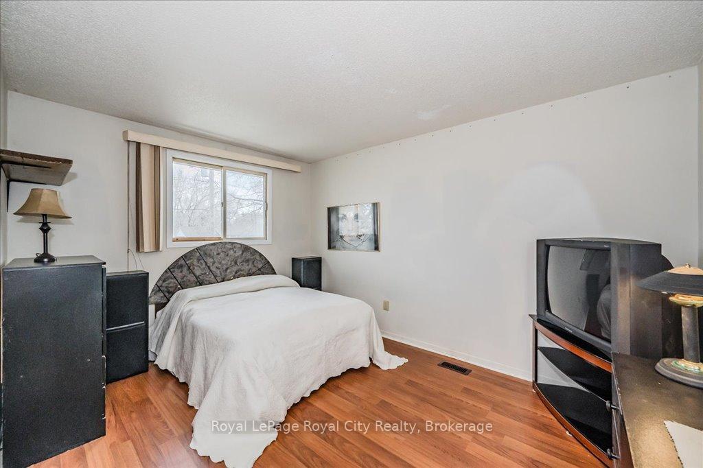 Photo 2 of Unit 2, 40 Silvercreek Parkway N, Guelph, Junction/Onward Willow — HOMEH