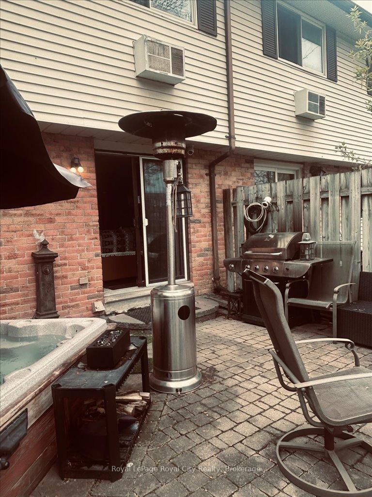 Photo 11 of Unit 2, 40 Silvercreek Parkway N, Guelph, Junction/Onward Willow — HOMEH